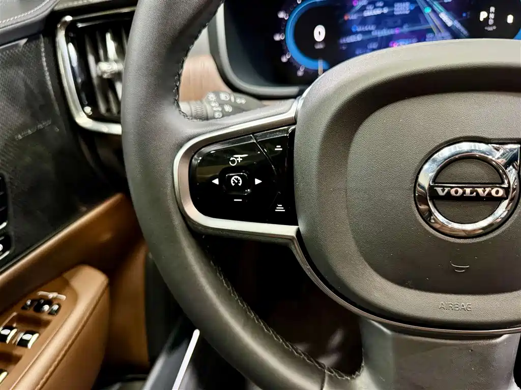 Volvo S90 2024 B5 Zhiyuan Luxury Edition купить на сайте DeffCars