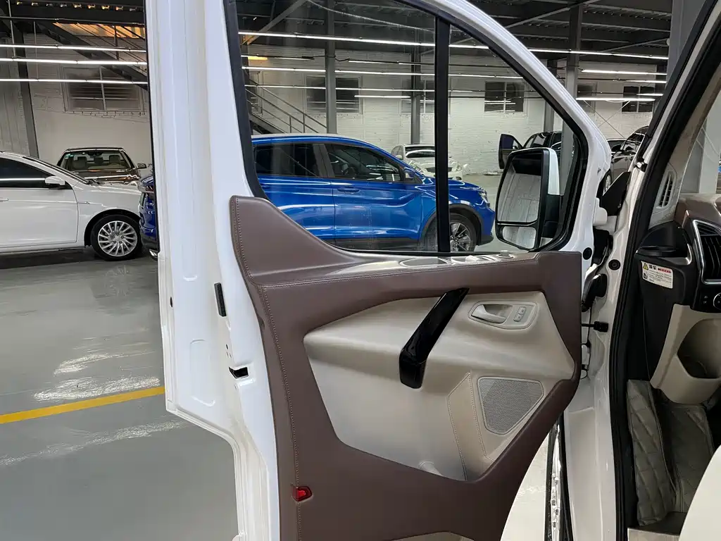 Tourio 2020 2.0T Automatic Elite Edition National VI купить на сайте DeffCars