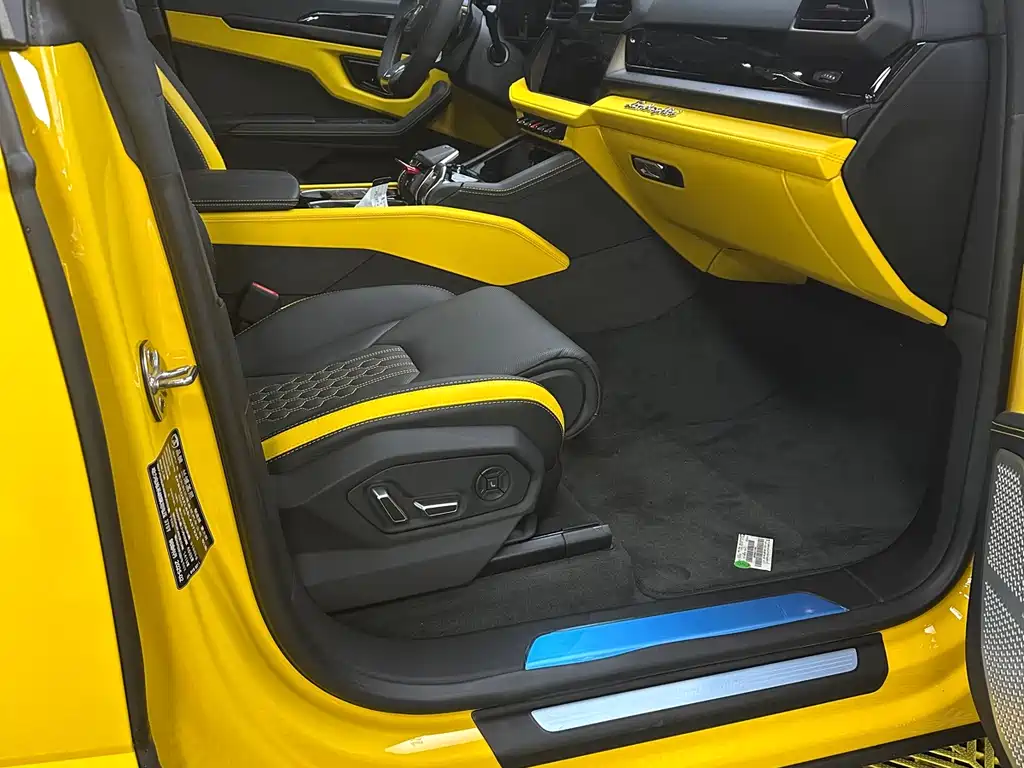 Urus SE 2025 4.0T Standard Edition купить на сайте DeffCars