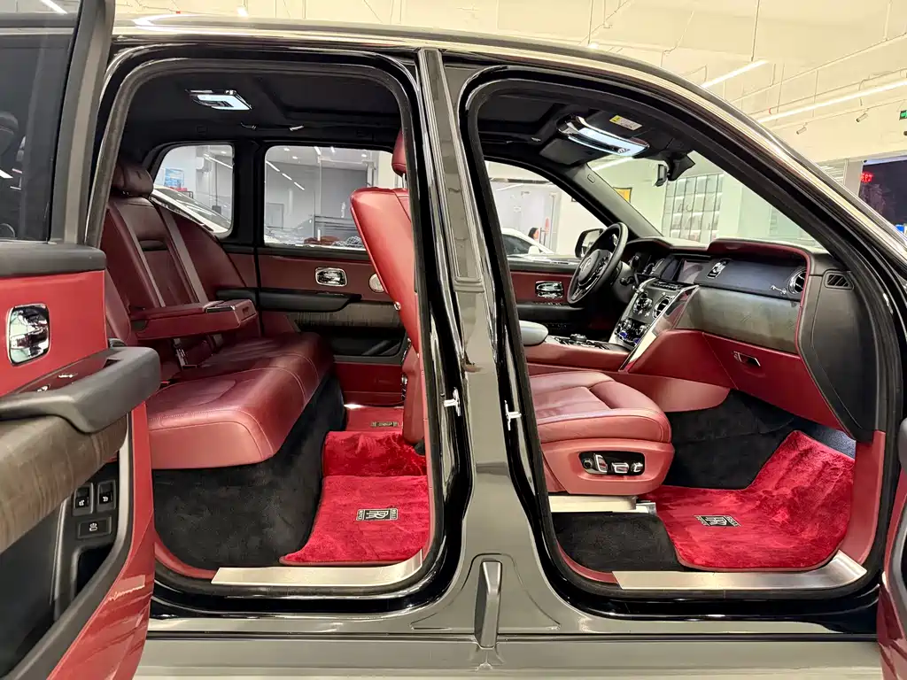 Cullinan 2018 five-seater version купить на сайте DeffCars