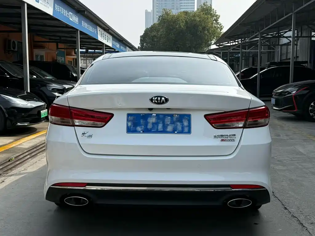 Kia K5 2017 2.0L Automatic 15th Anniversary Special Edition LUX купить на сайте DeffCars