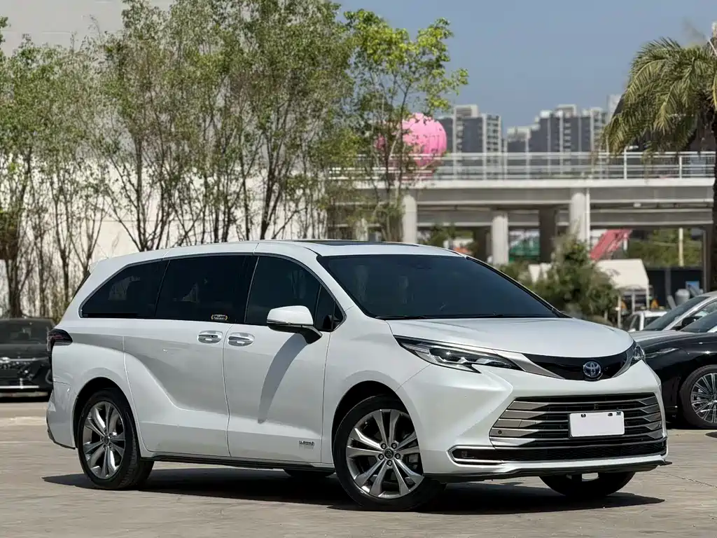 SIENNA 2023 2.5L Hybrid Premium Edition купить на сайте DeffCars