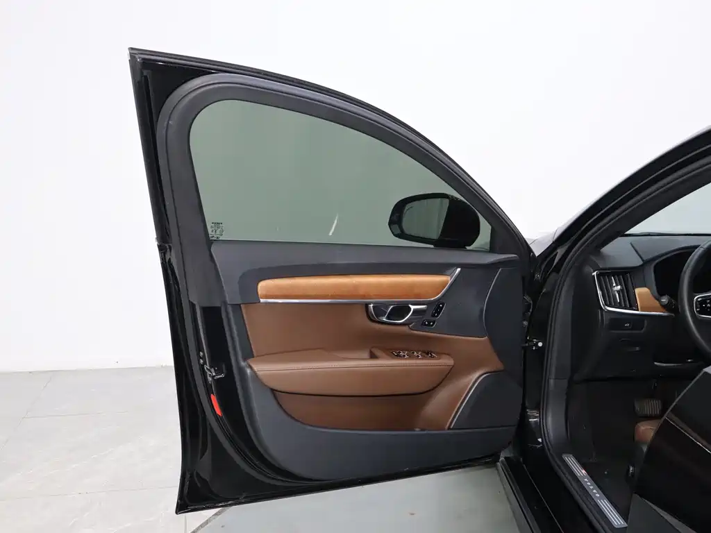 Volvo S90 2024 B5 Zhiyi Luxury Edition купить на сайте DeffCars