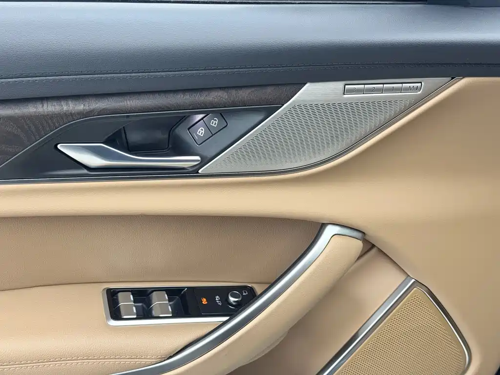 Jaguar XFL 2022 XFL 2.0T P250 two-wheel drive exclusive luxury version купить на сайте DeffCars