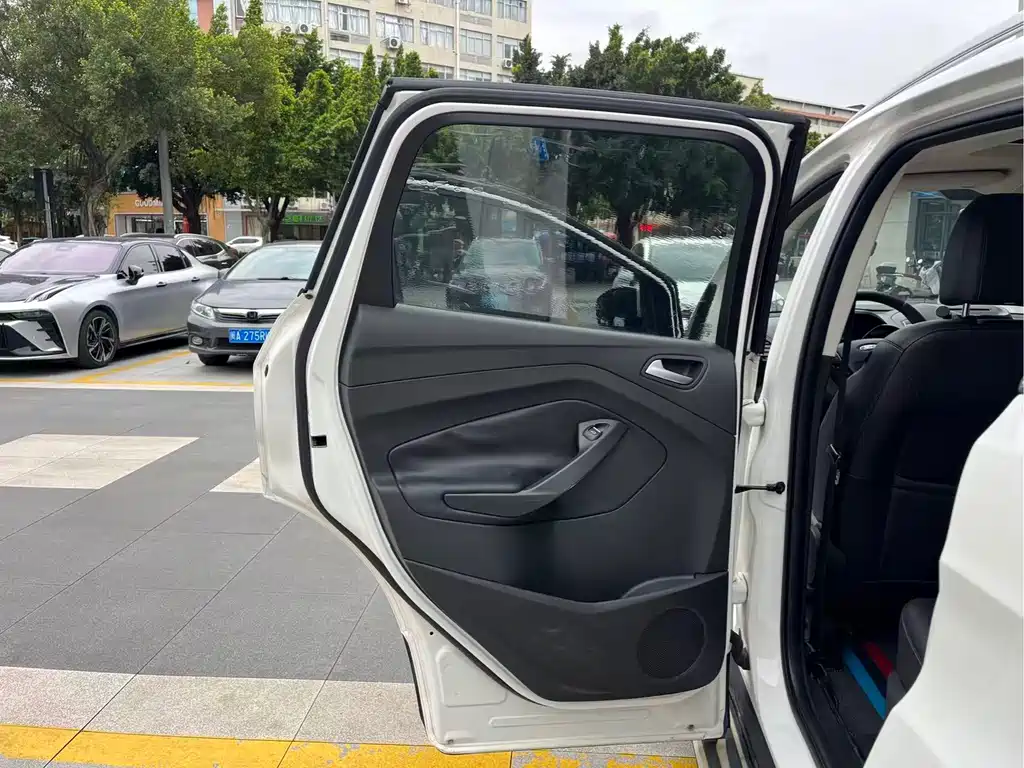 Escape 2018 EcoBoost 180 two-wheel drive platinum airfoil купить на сайте DeffCars
