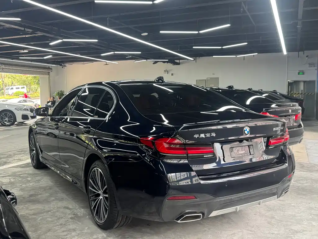 BMW 5 Series 2022 530Li Leading M Sports Package купить на сайте DeffCars
