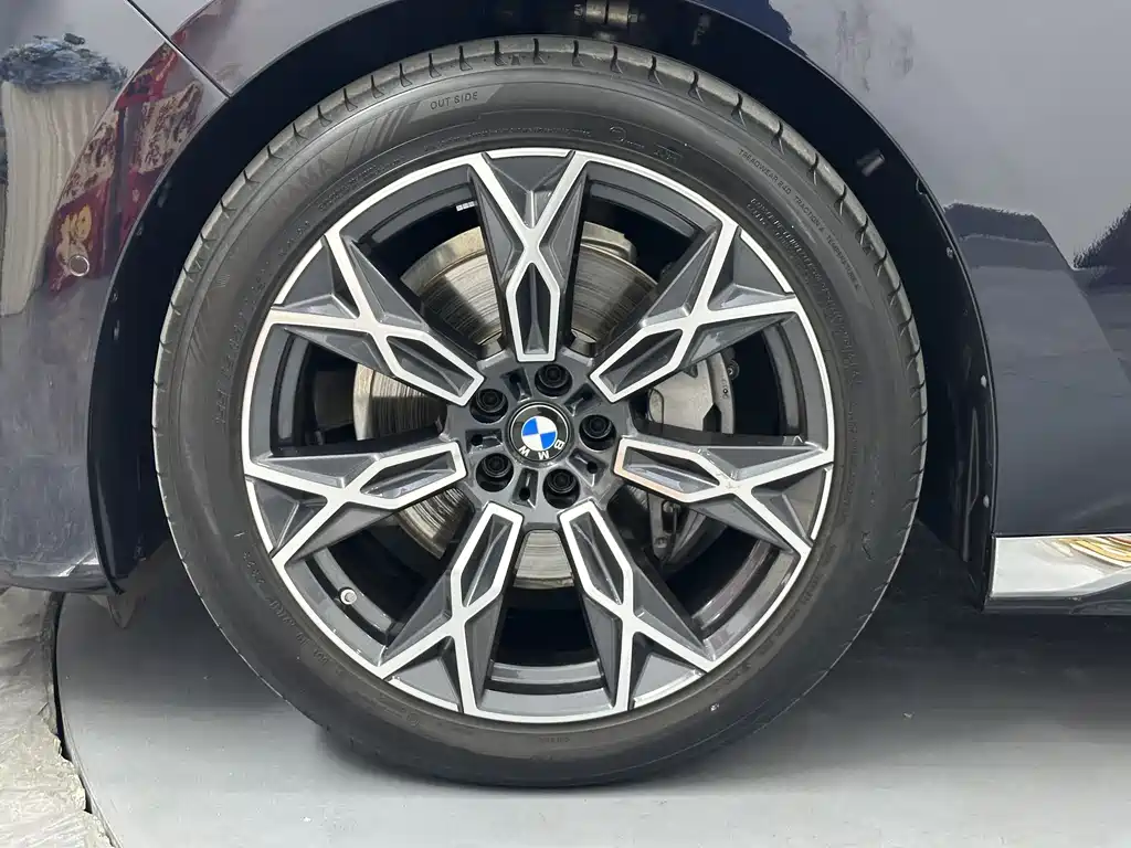 BMW 7 Series 2023 735Li Luxury Package купить на сайте DeffCars
