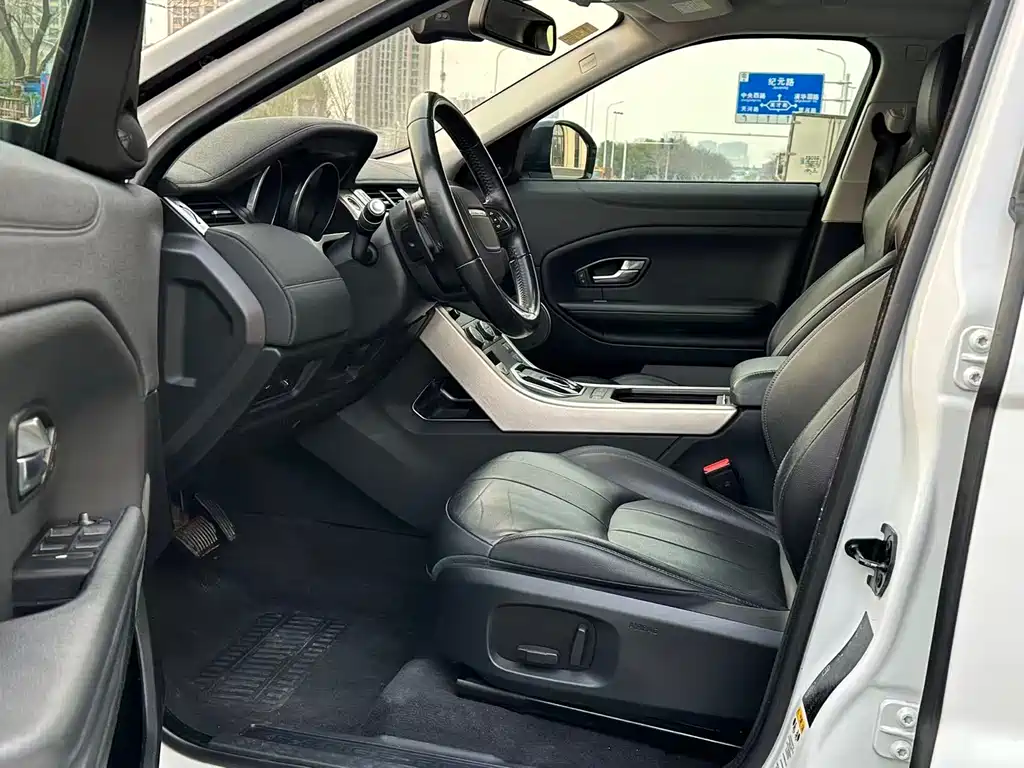 Range Rover Evoque 2018 240PS PURE Fashion Edition купить на сайте DeffCars
