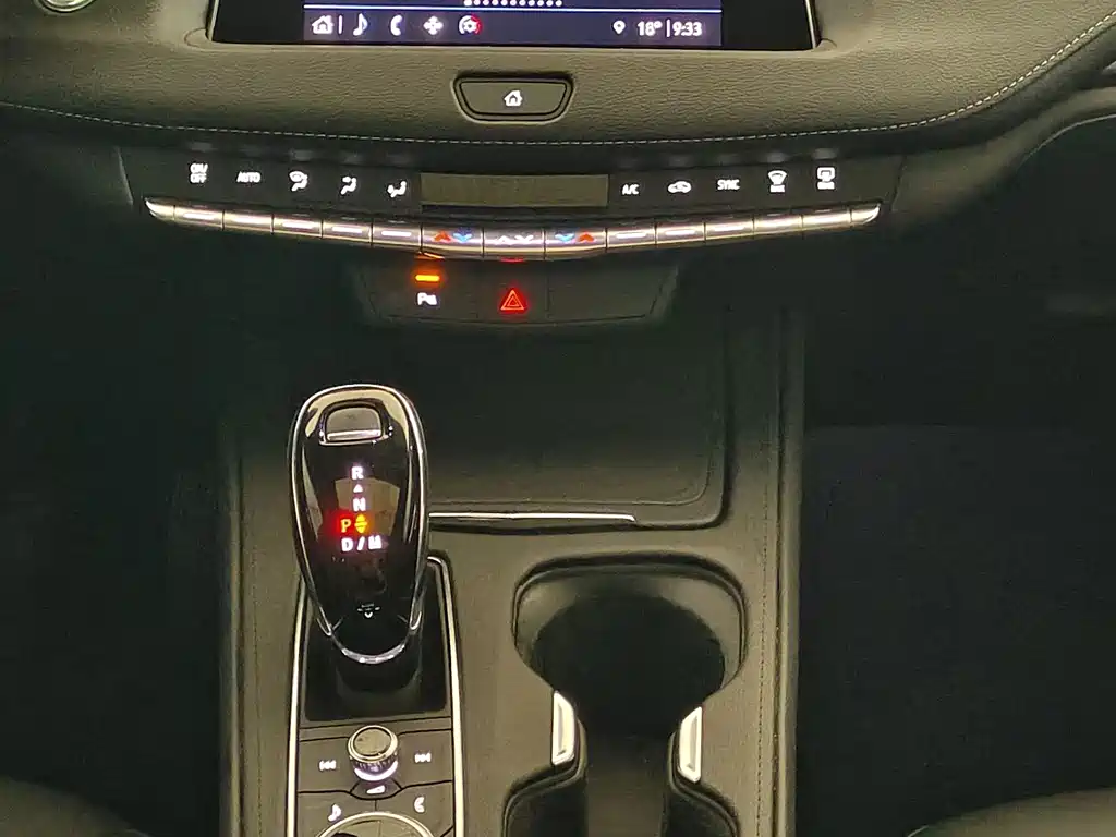 Cadillac XT4 2022 28T two-wheel drive fashion model купить на сайте DeffCars