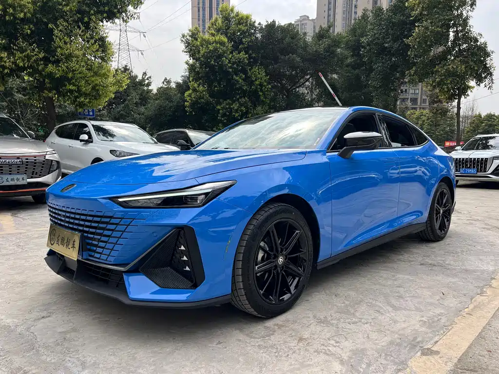 Changan UNI-V 2022 1.5T premium model купить на сайте DeffCars