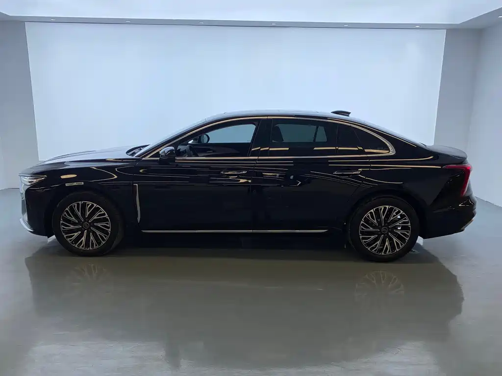 Hongqi H5 2025 2.0T automatic Qichang version купить на сайте DeffCars
