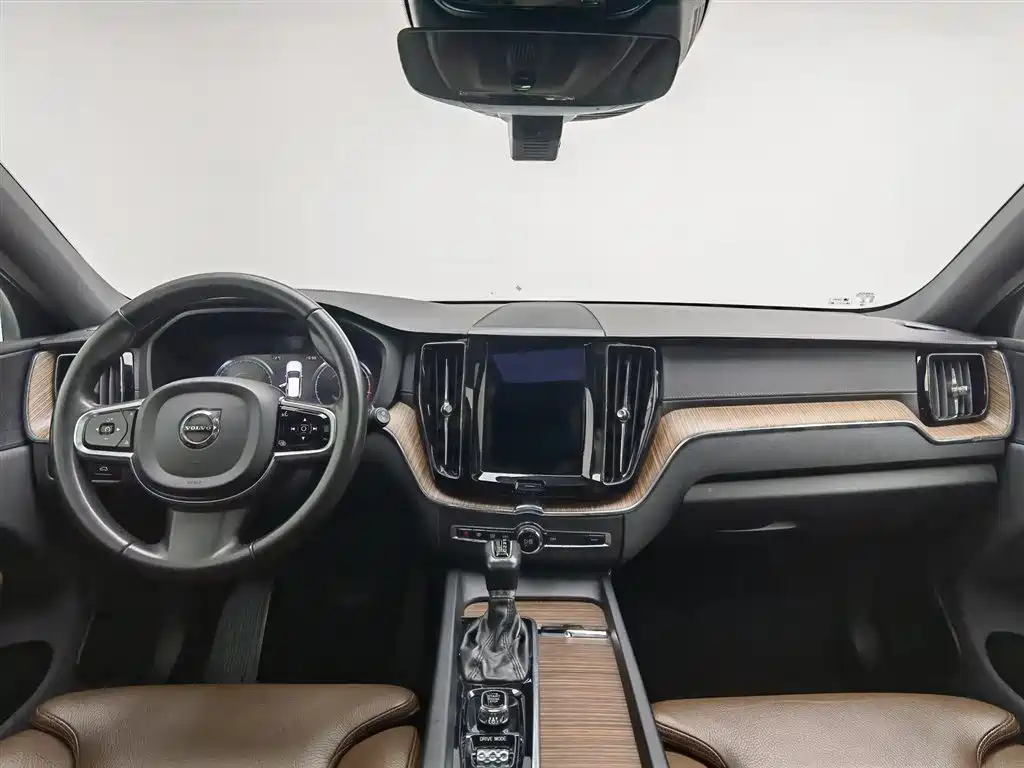 Volvo XC60 2021 T5 four-wheel drive Zhiyuan Deluxe Edition купить на сайте DeffCars