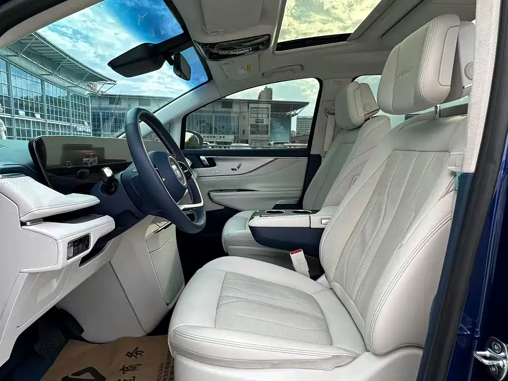 Buick GL8 New Energy 2024 Lu Zun Luxury Edition 6 seats купить на сайте DeffCars