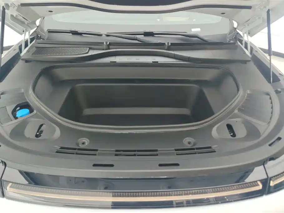 Xpeng G9 2025 model 625 long battery life Max купить на сайте DeffCars