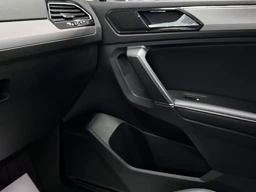 Tiguan L 2018 330TSI automatic two-wheel drive flagship version купить на сайте DeffCars