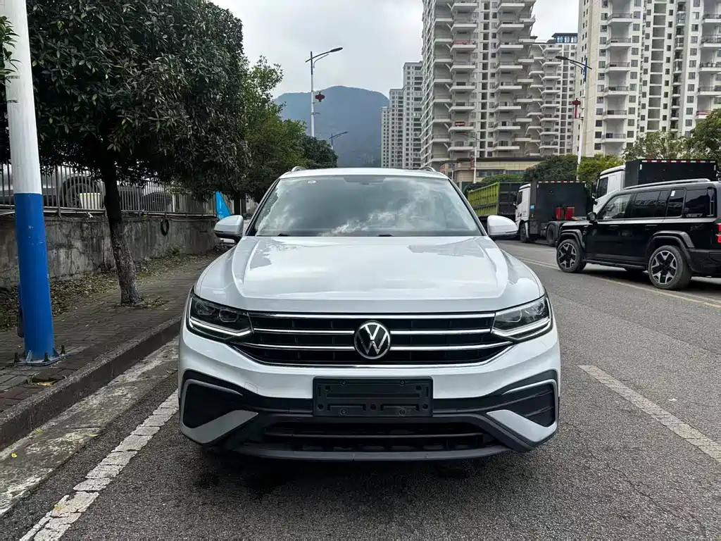 Tiguan L 2023 330TSI automatic two-wheel drive comfort version купить на сайте DeffCars