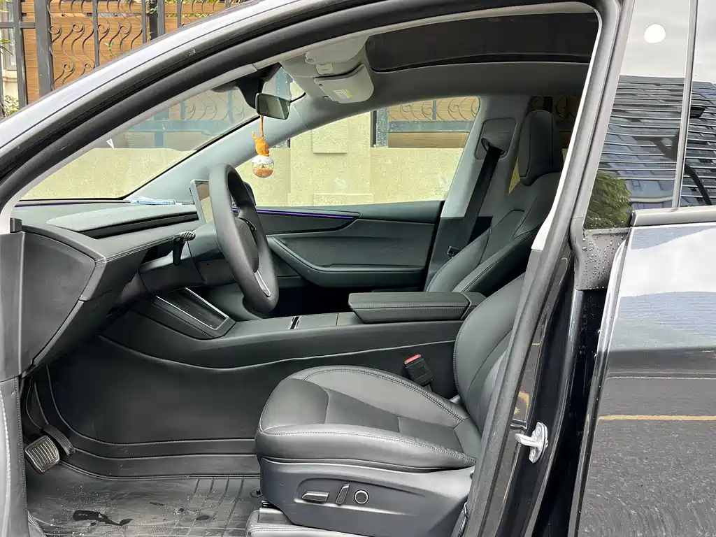 Model Y 2025 rear-wheel drive version купить на сайте DeffCars