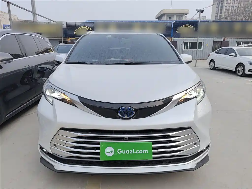 SIENNA 2023 2.5L Hybrid Platinum Edition купить на сайте DeffCars