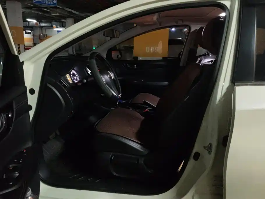 Tiida 2021 1.6L CVT Zhizun Edition купить на сайте DeffCars