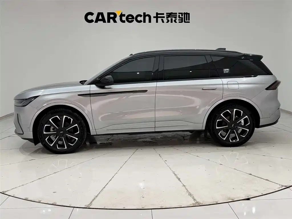 Voyager 2023 2.0T four-wheel drive Zunrui hybrid version купить на сайте DeffCars