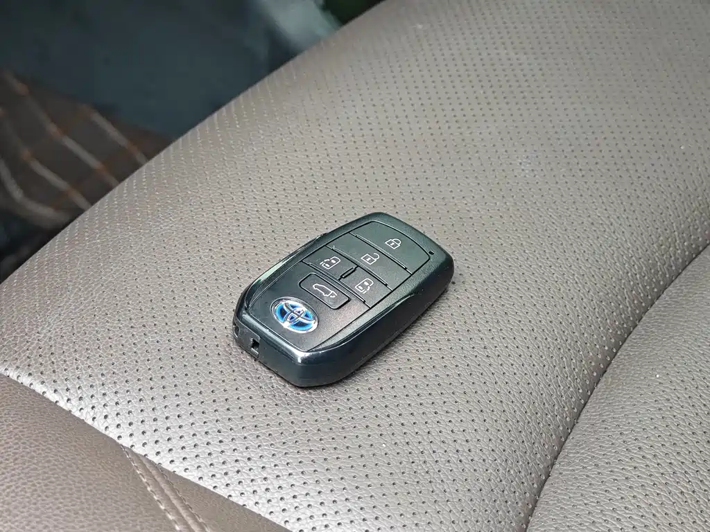 SIENNA 2021 2.5L Hybrid Platinum Edition купить на сайте DeffCars