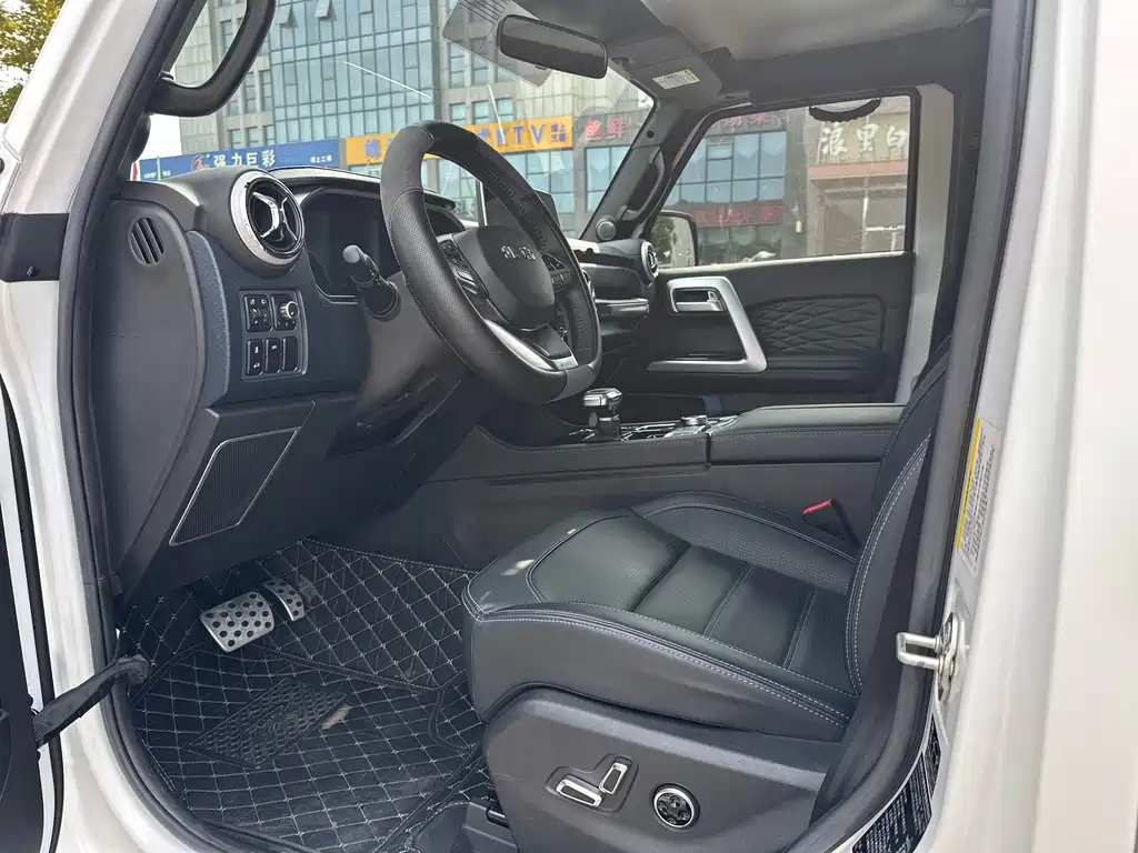 Beijing Off-Road BJ40 2023 2.0D Automatic Four-wheel Drive Blade Hero Edition Knight Type купить на сайте DeffCars