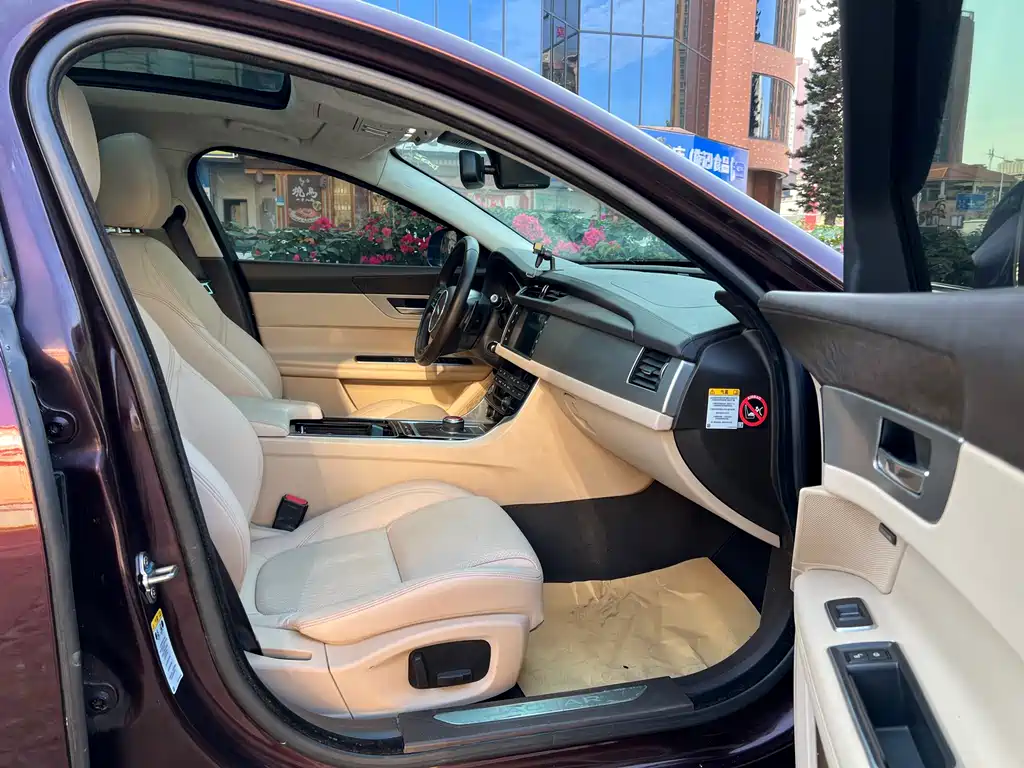 Jaguar XFL 2017 XFL 2.0T 240PS Deluxe Edition купить на сайте DeffCars