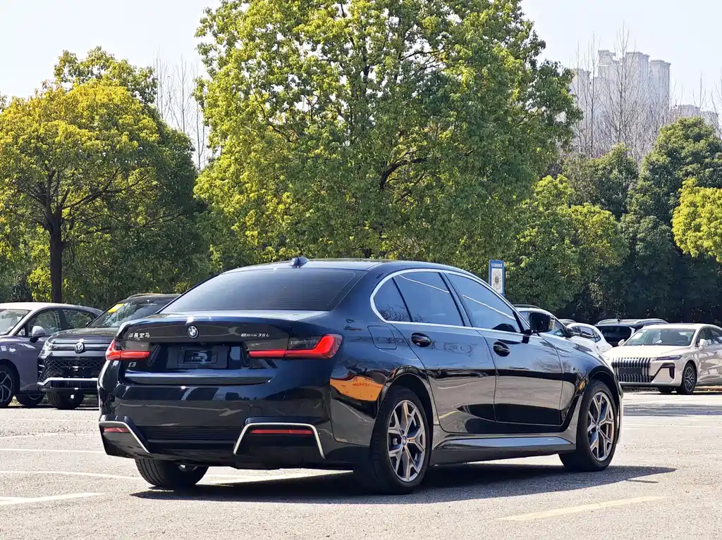 BMW i3 2024 eDrive 35 L купить на сайте DeffCars