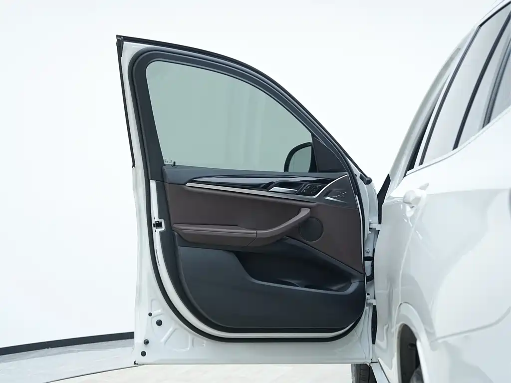 BMW X3 2022 facelift xDrive25i M sports package купить на сайте DeffCars