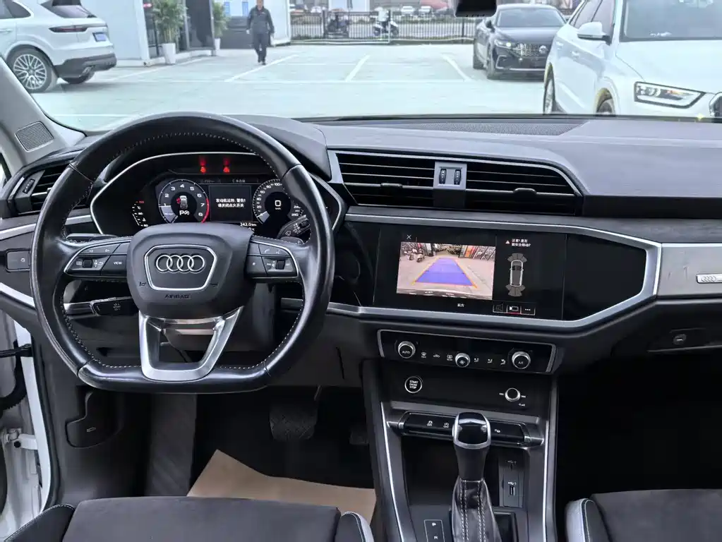 Audi Q3 2021 35 TFSI Fashionable and Dynamic купить на сайте DeffCars