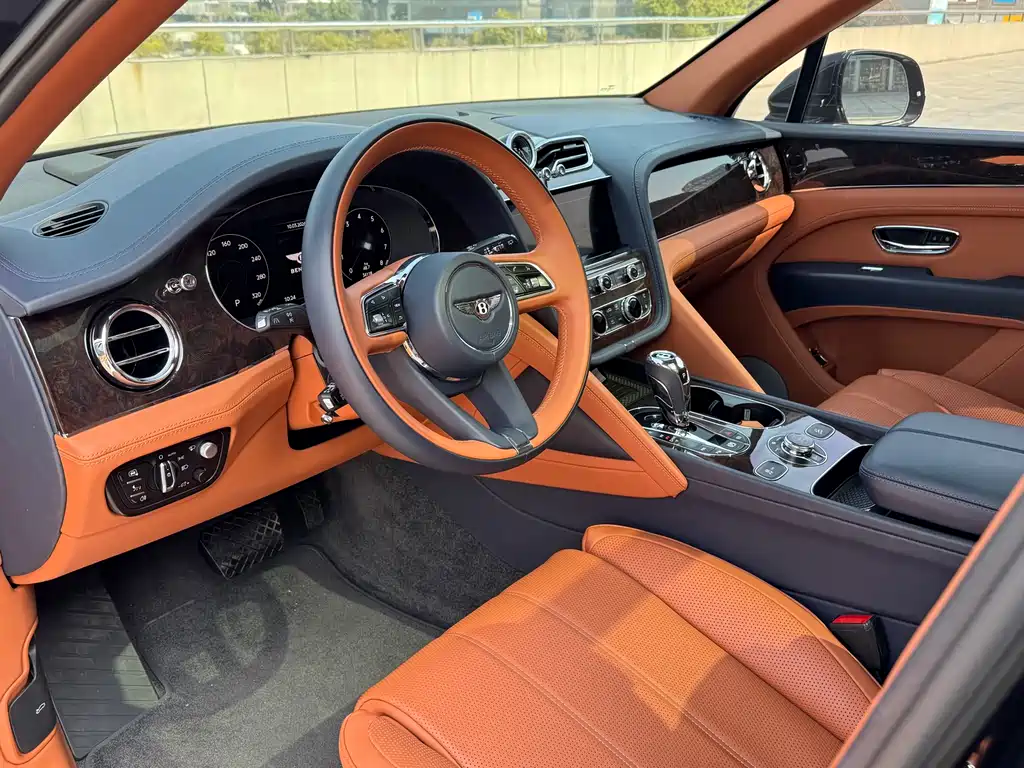 Bentayga 2022 4.0T V8 купить на сайте DeffCars