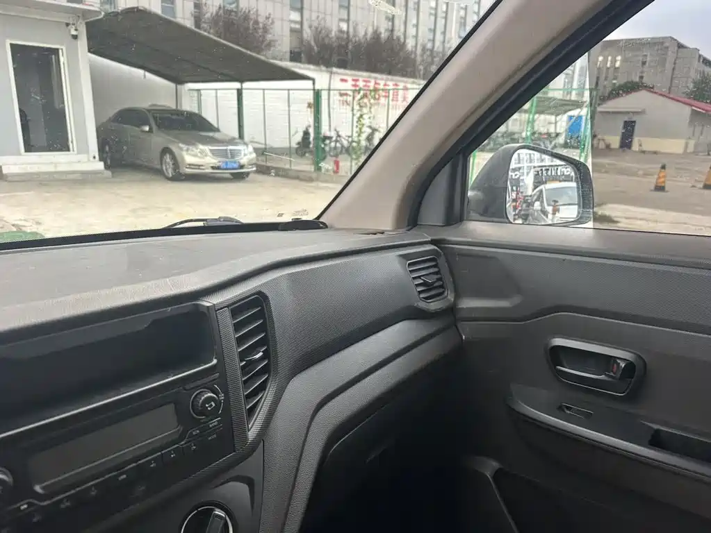 Wuling Hongguang V 2021 1.5L facelift version LAR купить на сайте DeffCars