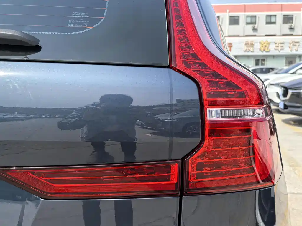 Volvo XC60 2023 B5 four-wheel drive Zhiyuan Deluxe Edition купить на сайте DeffCars