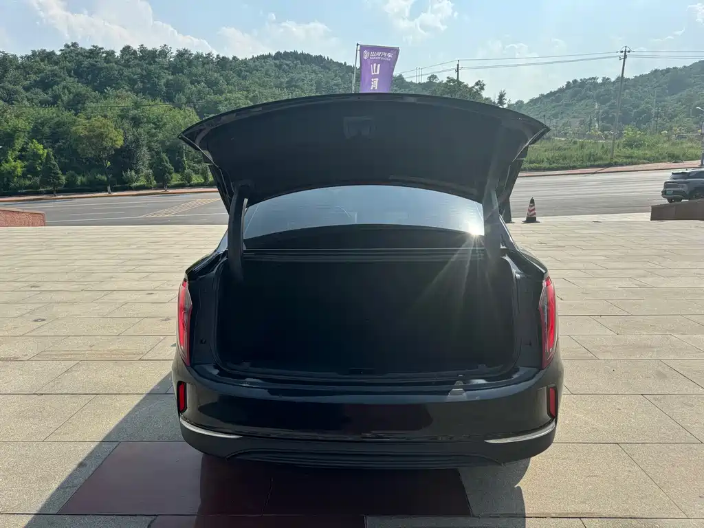 Red Flag Hongqi E-QM5 2022 431km Charging Fun Edition купить на сайте DeffCars
