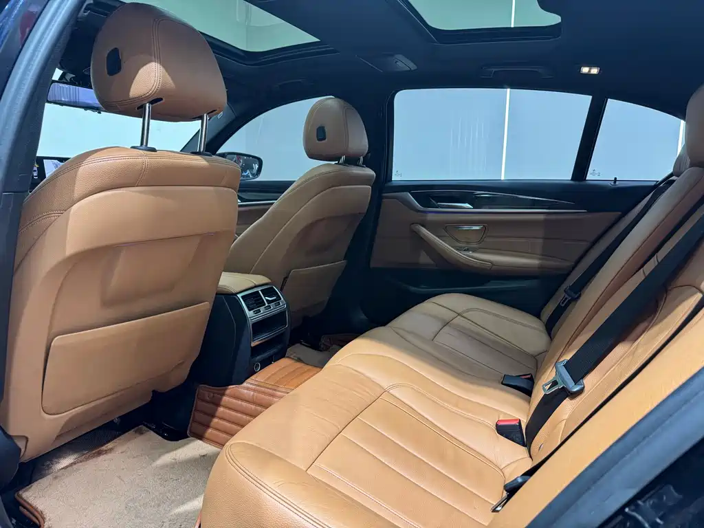 BMW 5 Series 2018 530Li Leading M Sports Package купить на сайте DeffCars