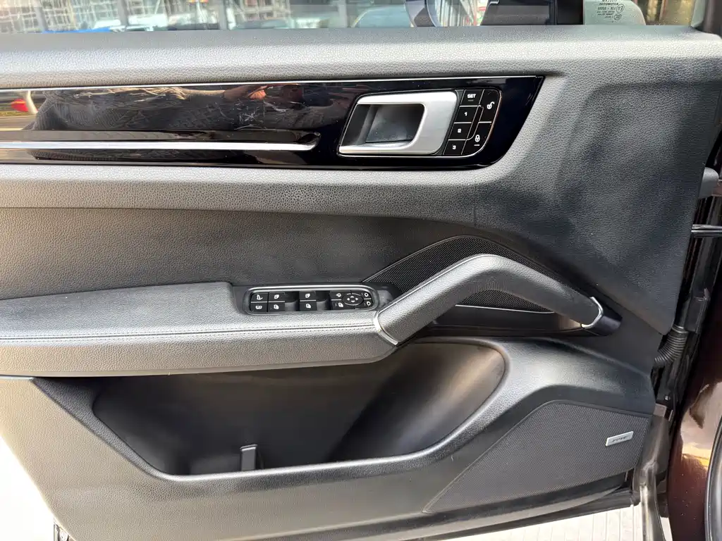 Cayenne New Energy 2019 Cayenne E-Hybrid 2.0T купить на сайте DeffCars