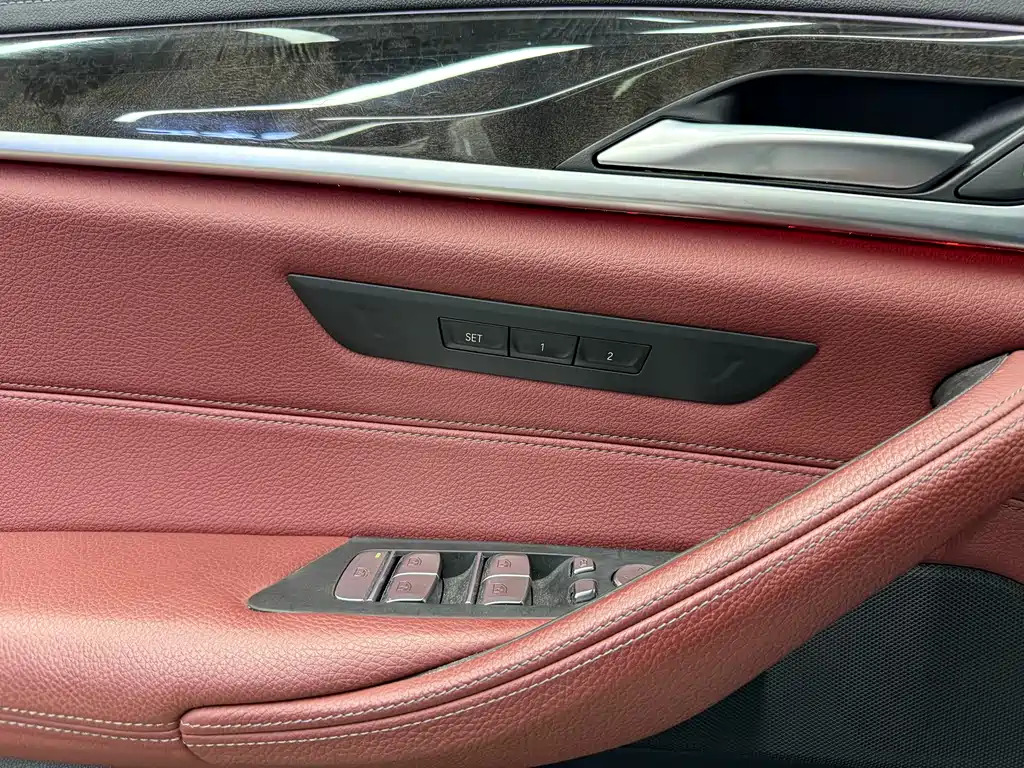 BMW 5 Series 2020 530Li Leading M Sports Package купить на сайте DeffCars