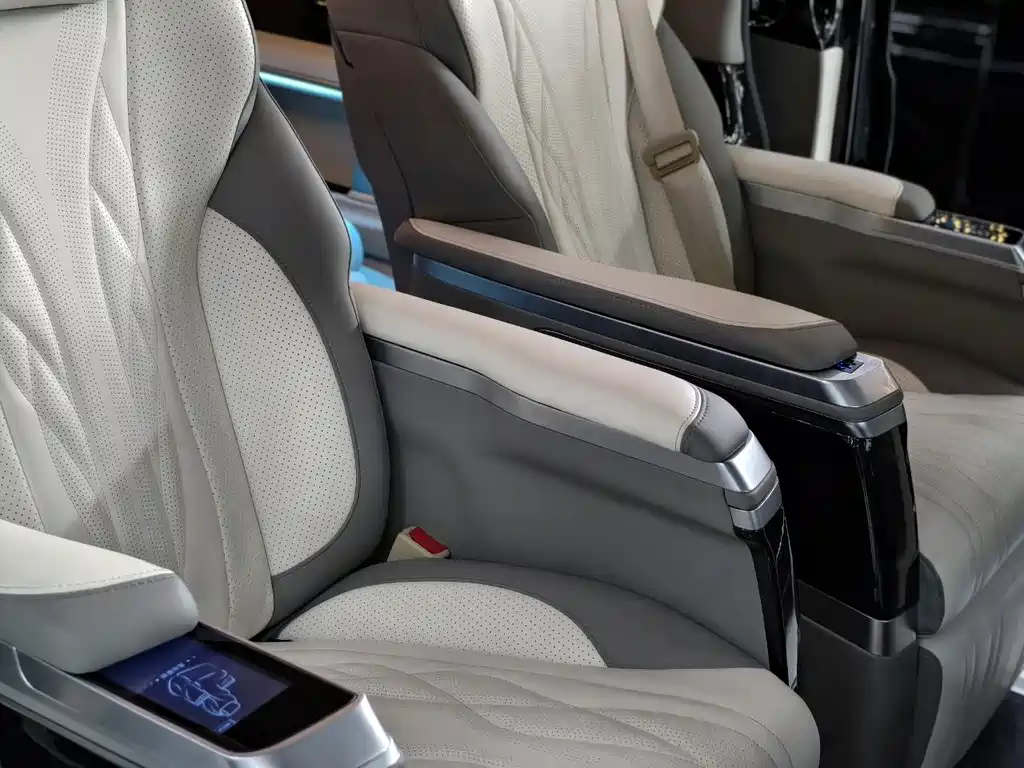 Mercedes V-Class 2022 V 260L Long Wheelbase Deluxe Edition купить на сайте DeffCars