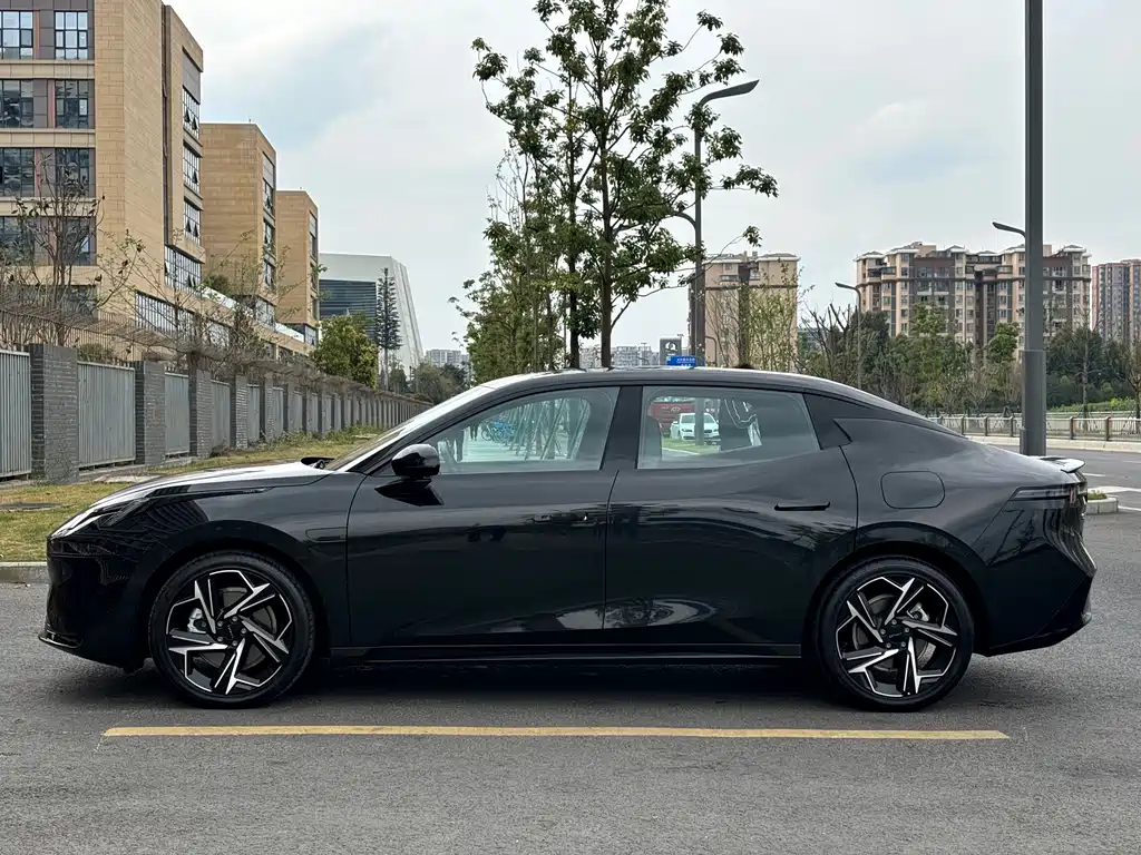 Lynk & Co 07 EM-P 2024 EM-P 126 long battery life Halo купить на сайте DeffCars