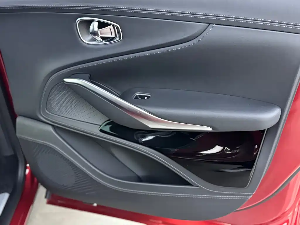 Aston Martin DBX 2024 4.0T V8 купить на сайте DeffCars