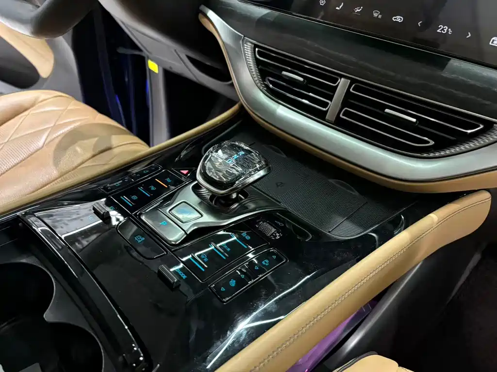 Denza D9 2024 DM-i 980 four-wheel drive flagship model купить на сайте DeffCars