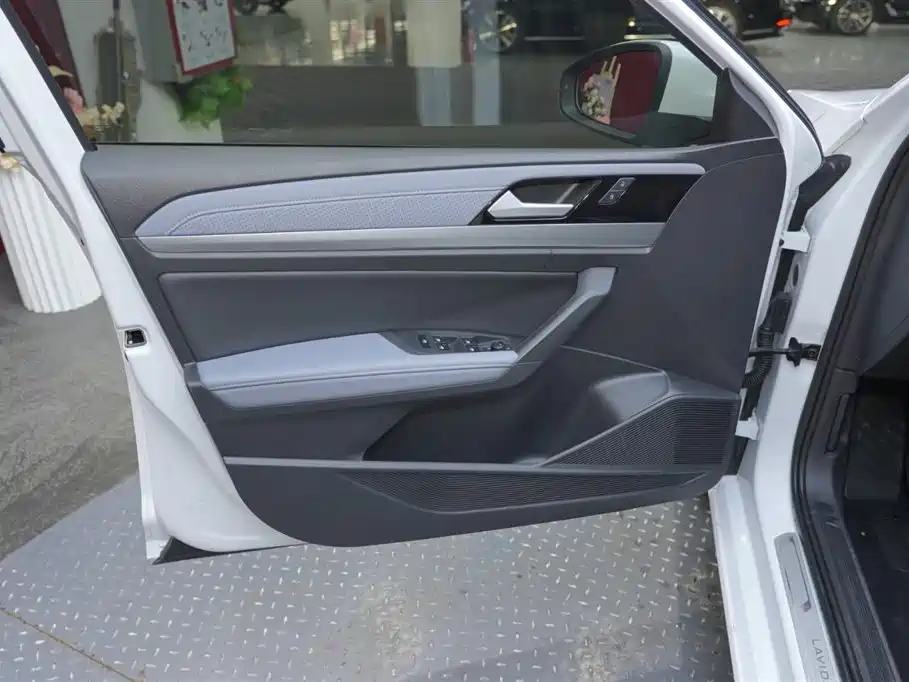 Lavida 2023 300TSI DSG Manyi Edition купить на сайте DeffCars
