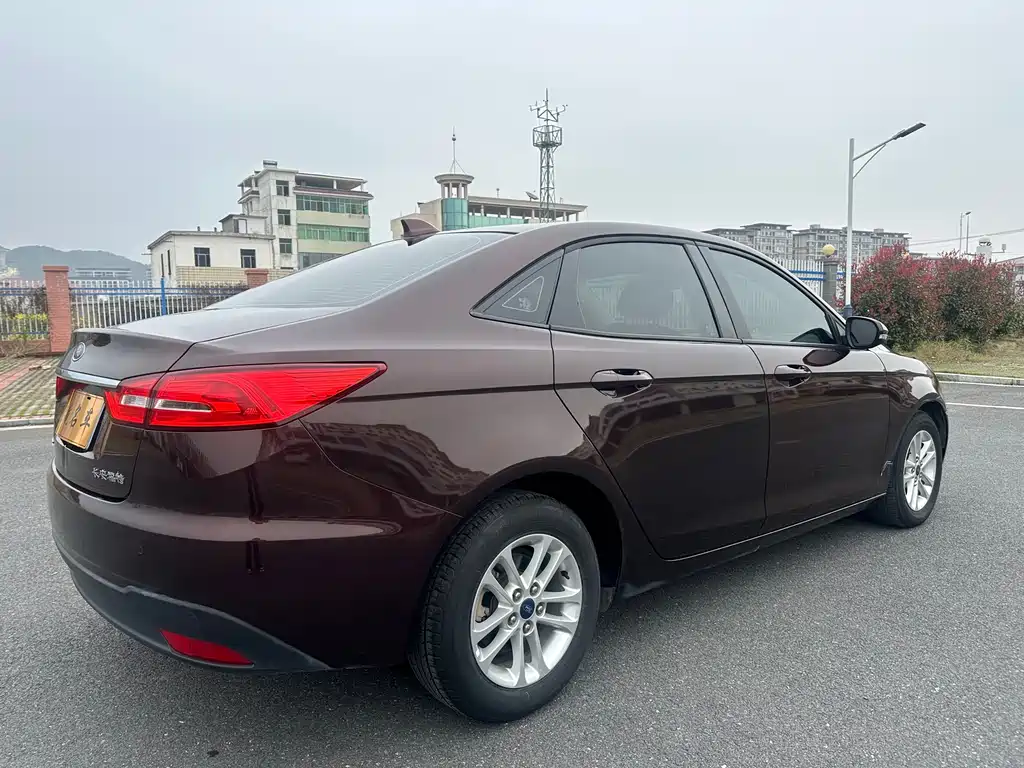 Escort 2019 facelift 1.5L automatic quality model (tire pressure monitoring) National VI купить на сайте DeffCars