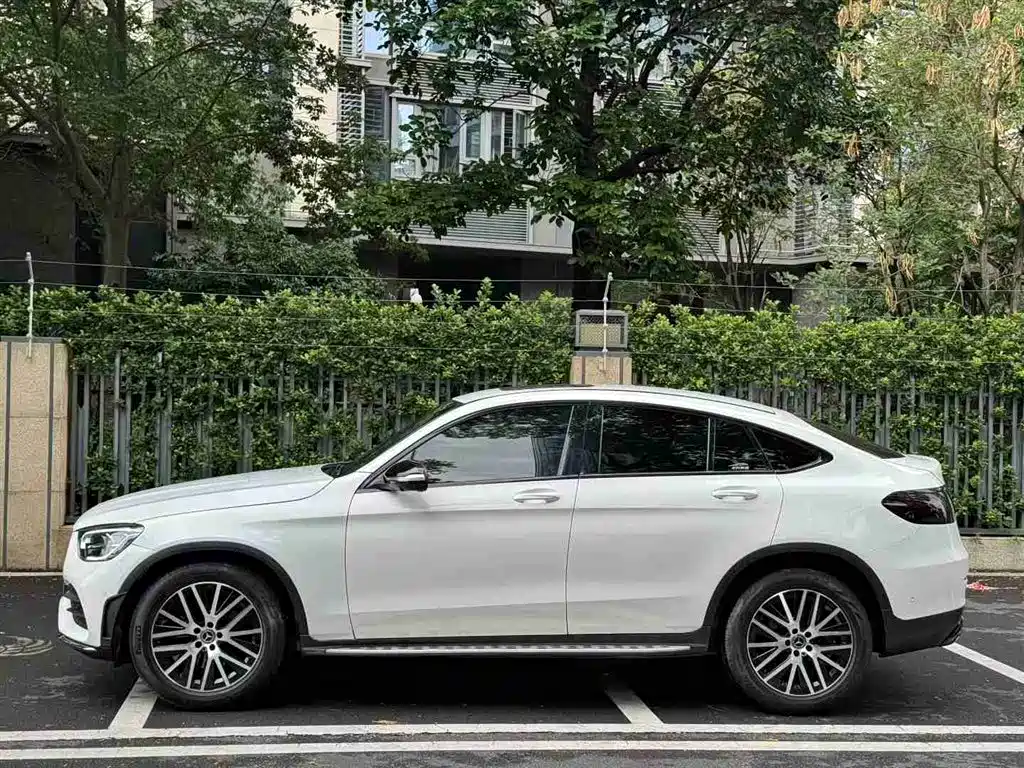 Mercedes-Benz GLC Coupe 2020 GLC 260 4MATIC Coupe SUV купить на сайте DeffCars