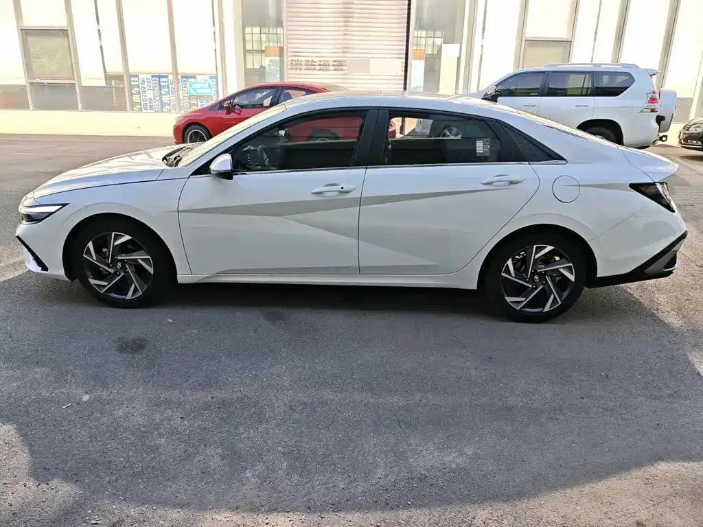 Elantra 2023 1.5L CVT GLS Leading Edition купить на сайте DeffCars