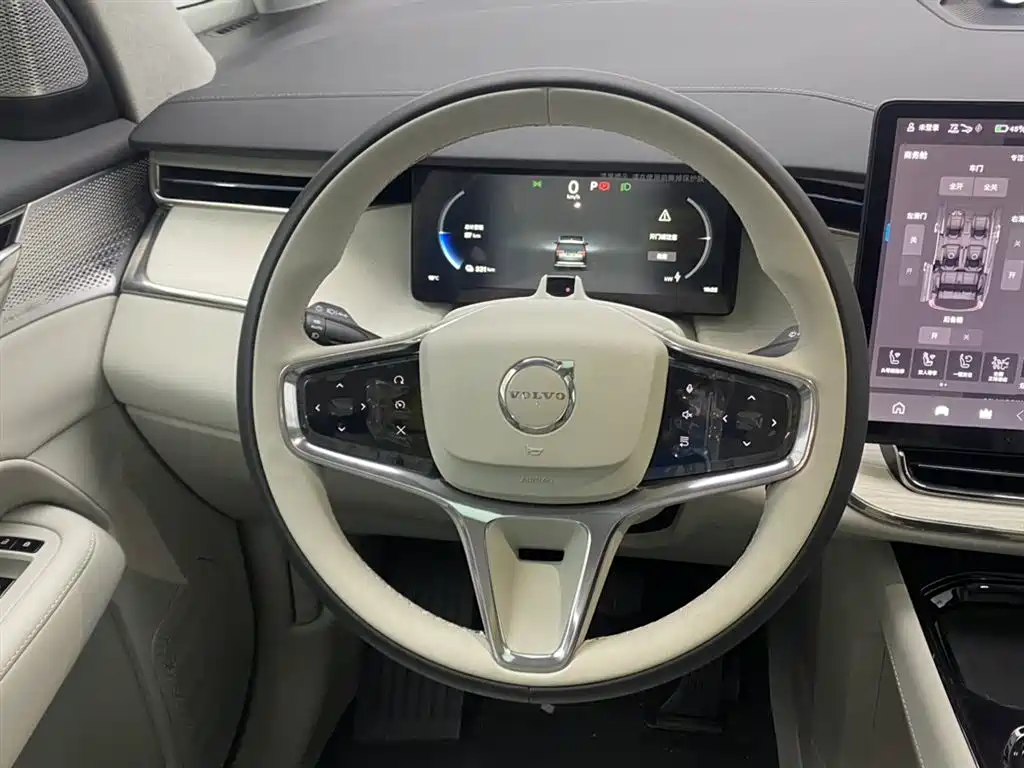 Volvo EM90 2025 Ultra six-seater купить на сайте DeffCars