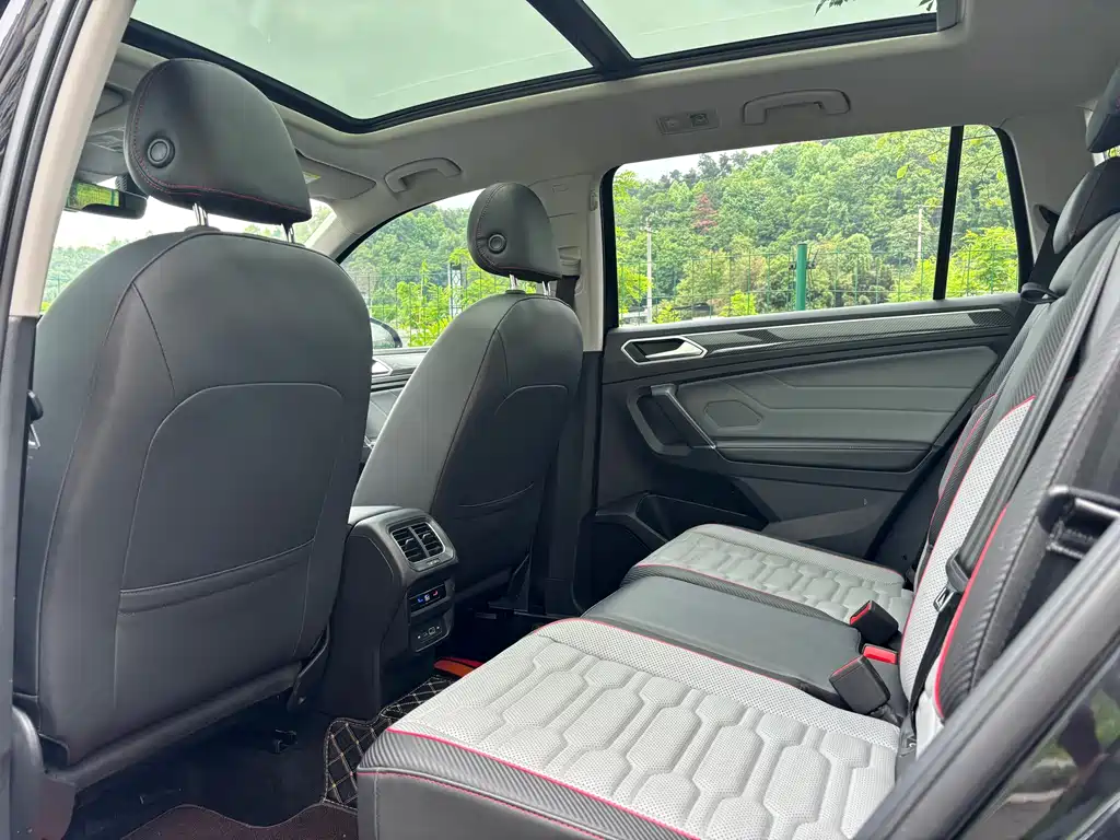 Tiguan L 2022 330TSI automatic two-wheel drive R-Line flagship version купить на сайте DeffCars