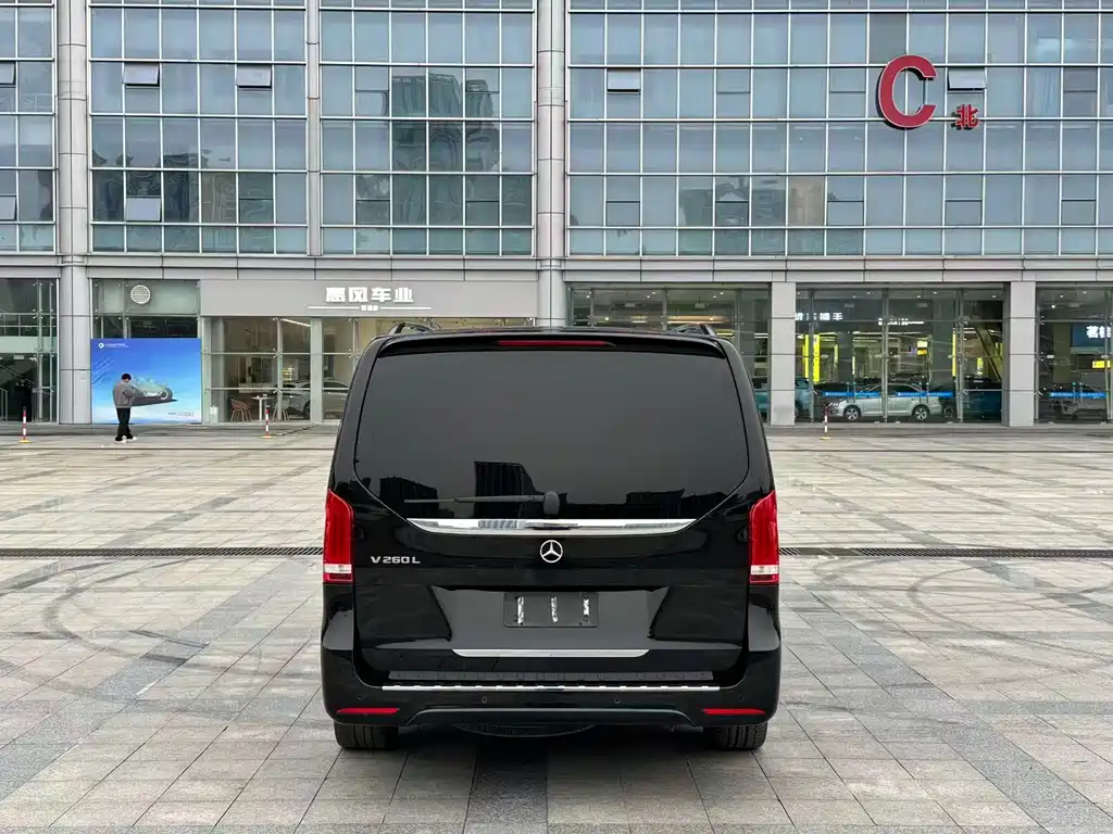 Mercedes-Benz V-Class 2022 V 260 L Long Wheelbase Luxury Edition купить на сайте DeffCars