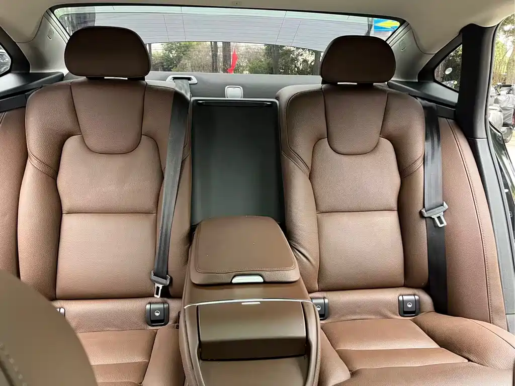 Volvo S90 2018 T5 Zhiya Edition купить на сайте DeffCars