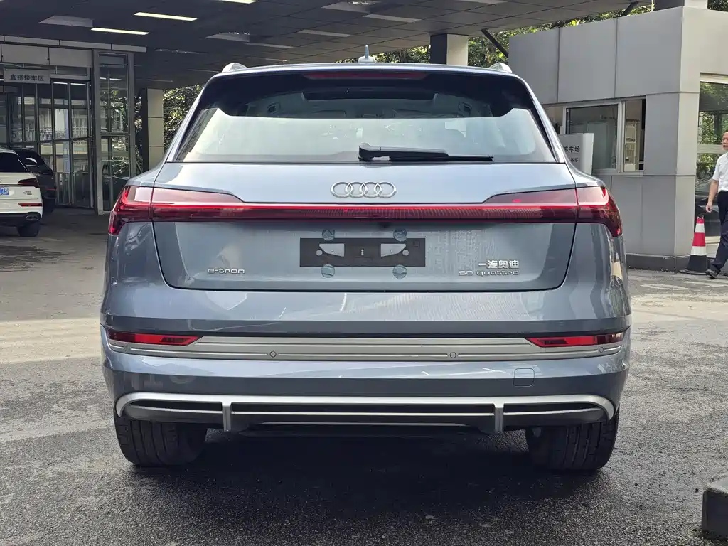 Audi e-tron 2021 50 quattro premium model купить на сайте DeffCars